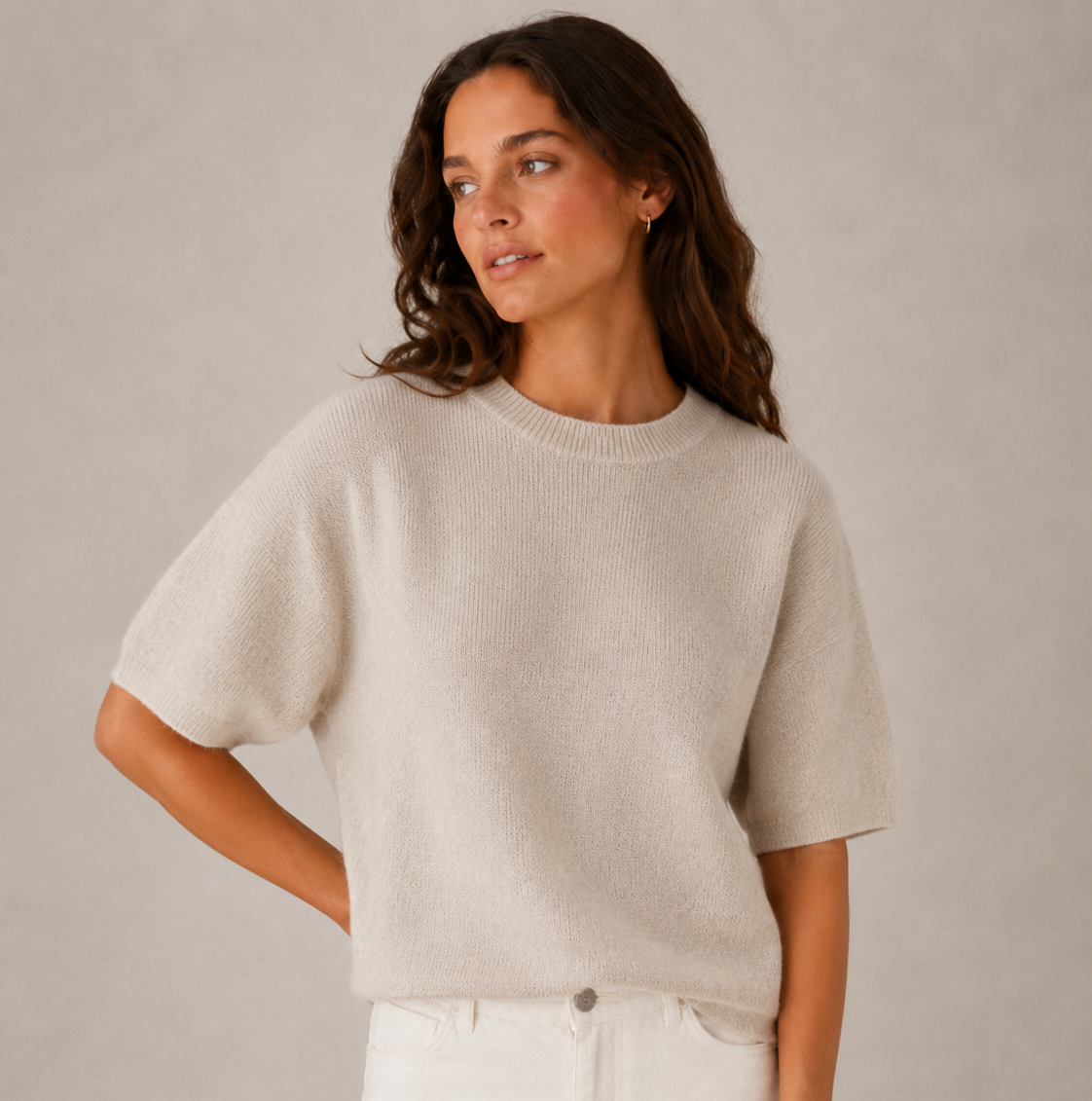 Kurzes Stricktop mit kurzen Ärmeln