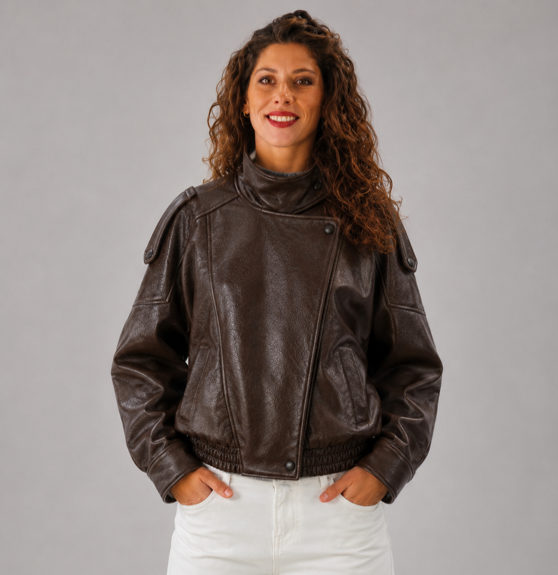 Oversize Damenjacke aus Kunstleder mit Knöpfen