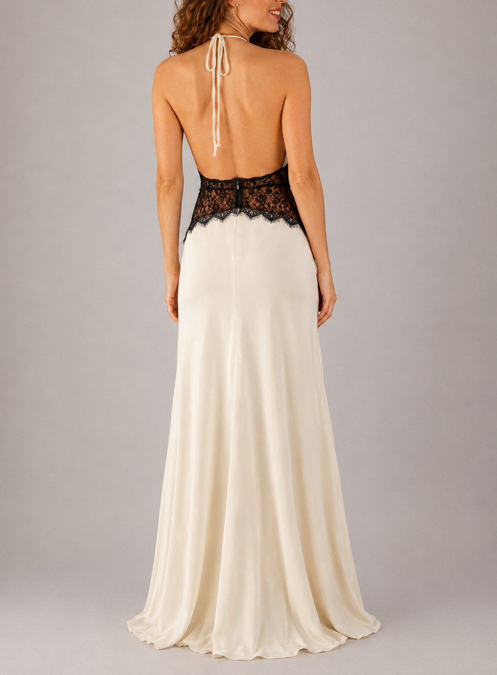 Maxikleid mit Spitze und Neckholder