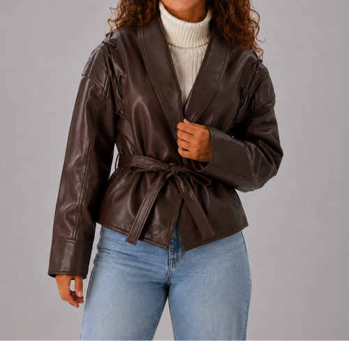 Kurze Damenjacke aus Kunstleder mit Gürtel