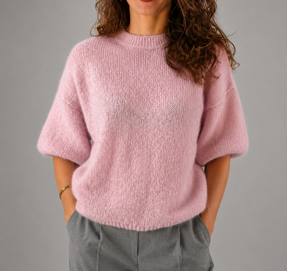 Kurzes Stricktop mit kurzen Ärmeln